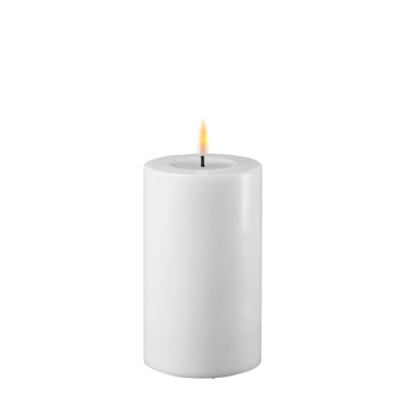 White LED candle with timer function and remote control. 7,5 x 12,5cm