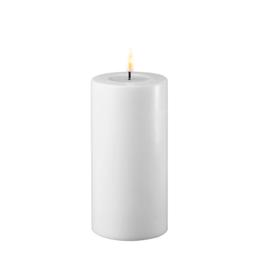 White LED candle with timer function and remote control. 7,5x15cm